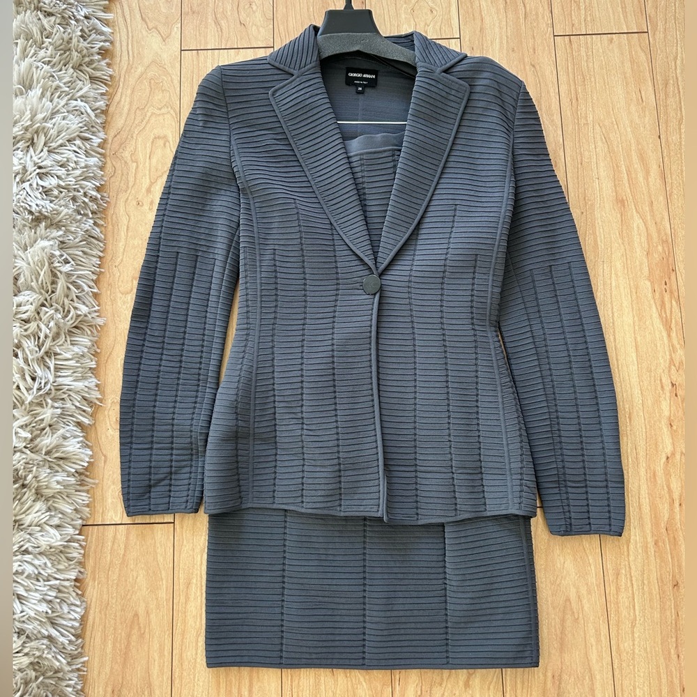 Giorgio Armani Gray Blazer with Tailored Fit and Notched Lapel